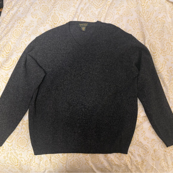 Men's Gray Cashmere Sweater - Picture 4 of 6